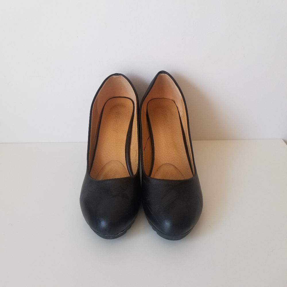 Black Pumps
